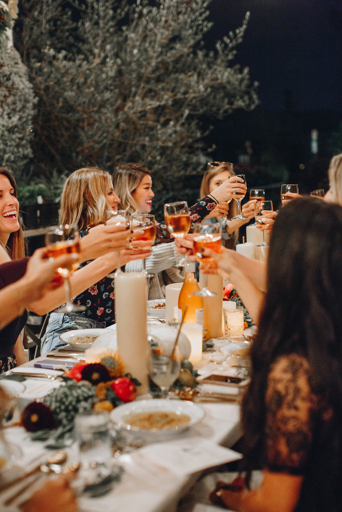 5 Tips To Host Like A Pro This Thanksgiving